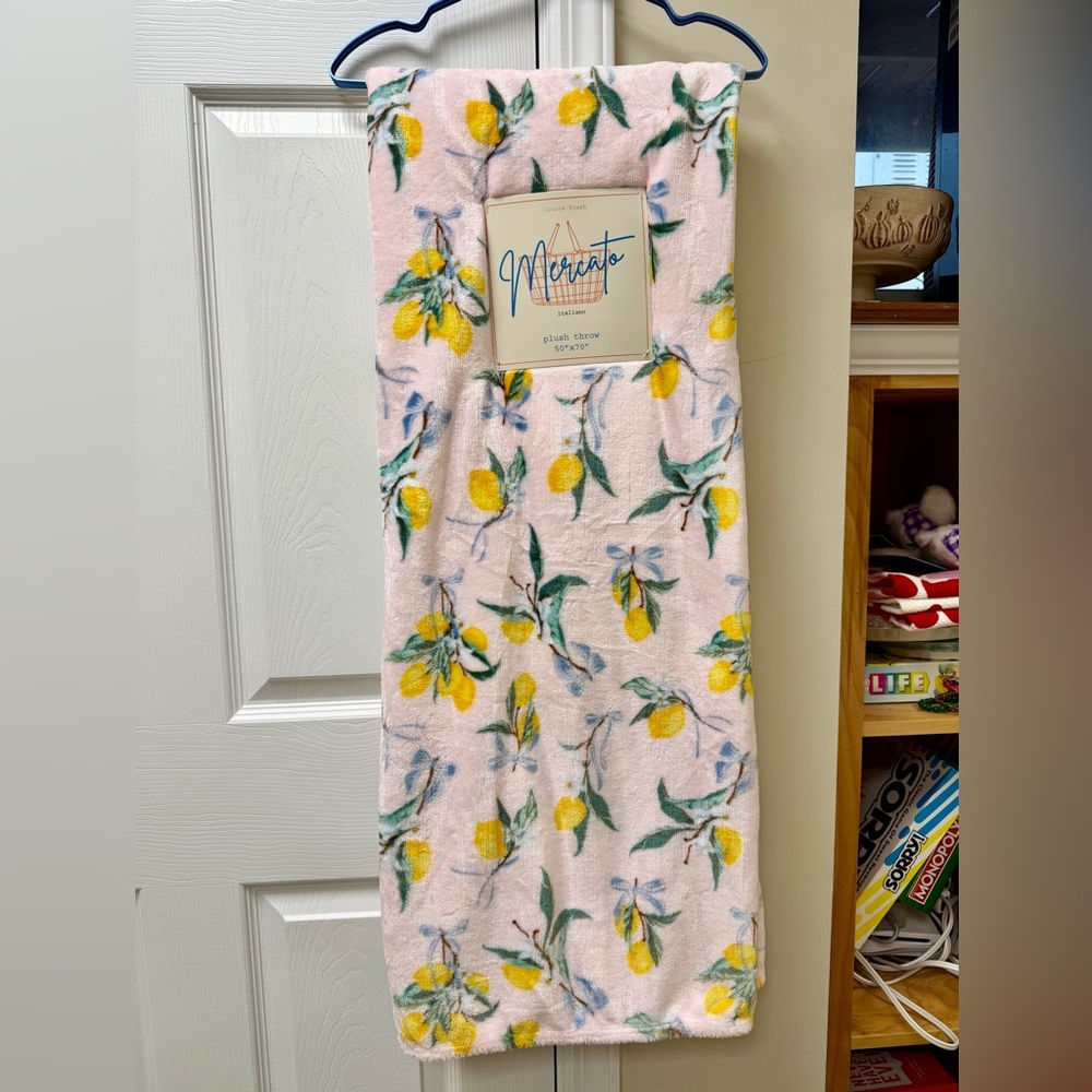 Mercato Plush Throw Blanket
